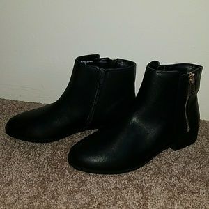 Apt. 9 black booties